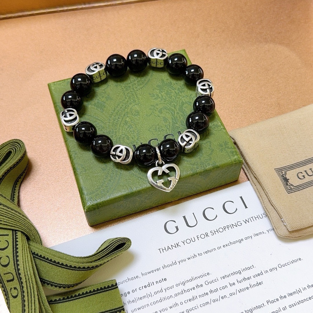 NO:588565,Batch New Product Release Gucci Bracelet Luxurious Gucci Bracelet Black Onyx Bracelet Crystal Same Style for Men and Women The latest beaded bracelet is of a higher grade and the same style as the star Anger Forest Series Double G Retro Gucci Bracelet Size: 16-24 cm The details are distressed and the pattern is not available in the market Glossy version This is not an ordinary version in the market. This one has been released. The best-selling model in Gucci. Very good to match clothes, high-quality jewelry, gucci, bracelet19860909批 新品发布 古驰手链奢华古驰手串 黑玛瑙手链水晶男女同款 最新款全件串珠手链档次更高明星同款Anger Forest系列双g复古古驰手链 尺寸:16-24厘米 细节对版做旧处理 非市面亮面版型 非市面普通做这款一直在出 古驰里面热卖款 非常好搭配衣服,饰品精品,gucci,bracelet,Jewelry