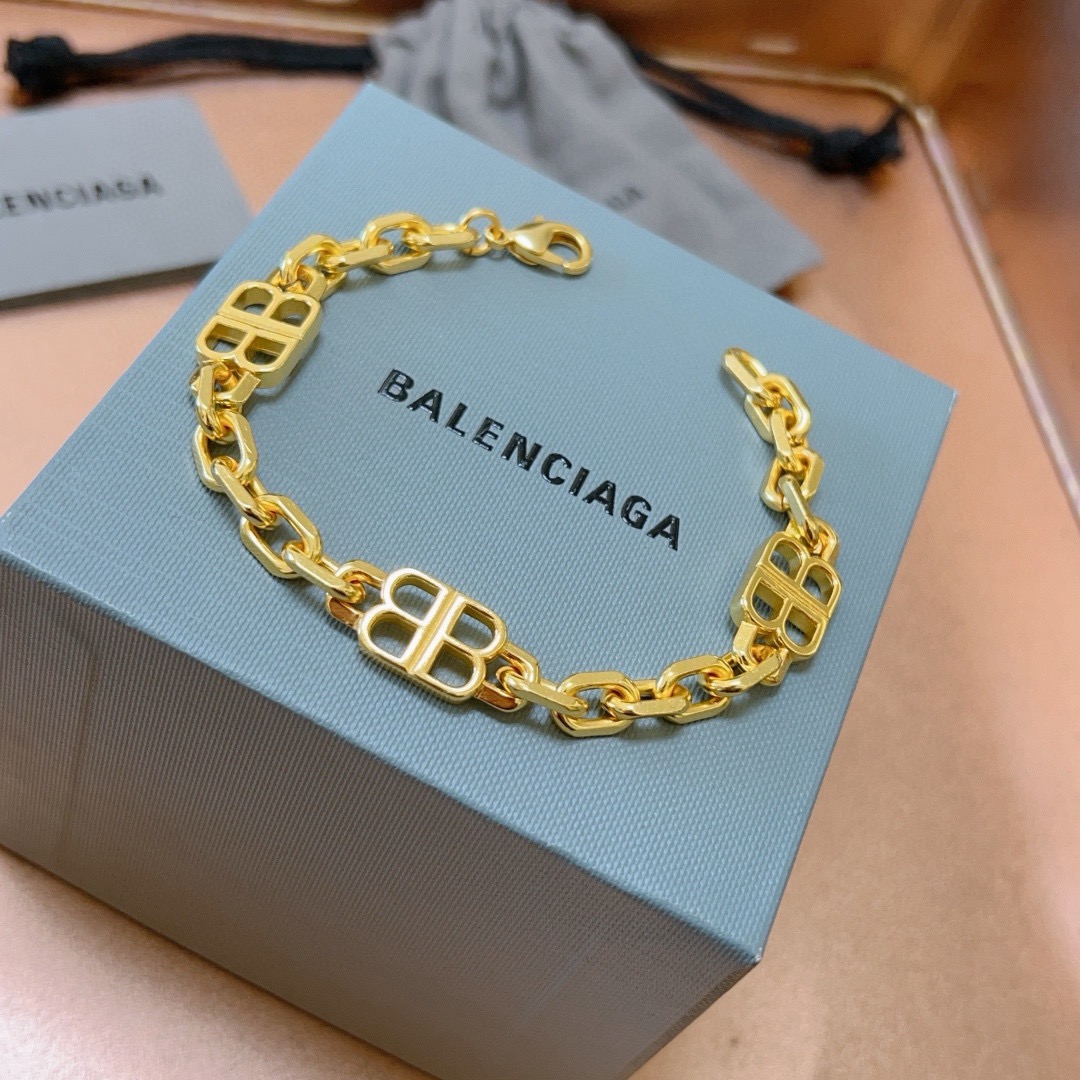 NO:588640,Batch. Original new product Balenciaga Bracelet Balenciaga Bracelet Counter Same Balenciaga Bracelet Men's hot model shipped Unique design avant-garde A must-have for men!  Size 18 20 22 24 cm, fine jewelry, balenciaga, balenciaga, bracelet19860909批. 原单货新品 巴黎世家手链Balenciaga手链专柜一致巴黎世家手链 男士火爆款出货 设计独特 前卫 男士必备！码数18 20 22 24 厘米,饰品精品,balenciaga,balenciaga,bracelet,Jewelry