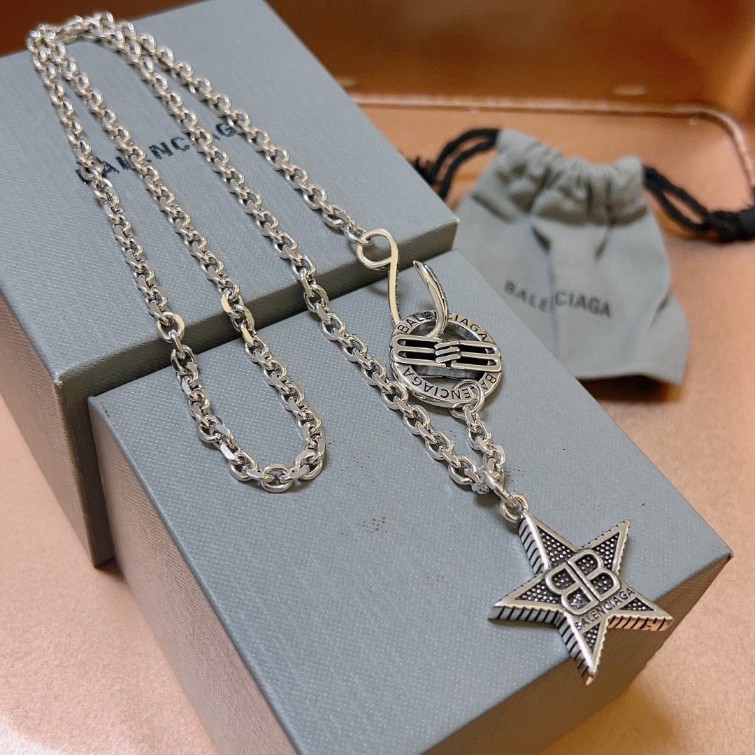 NO:588642,Batch of original single goods, new products, Balenciaga necklace, Balenciaga new necklace counter, consistent details, fine workmanship, every detail process is in place, fine design craftsmanship, hot models shipped, unique design, retro style, Balenciaga necklace, jewelry boutique, balenciaga, balenciaga, necklace19860909批原单货新品 巴黎世家项链 Balenciaga 新款项链专柜一致 细节做工精细 每个细节流程到位 设计工艺精细 火爆款出货 设计独特 复古风格 巴黎世家项链,饰品精品,balenciaga,balenciaga,necklace,Jewelry