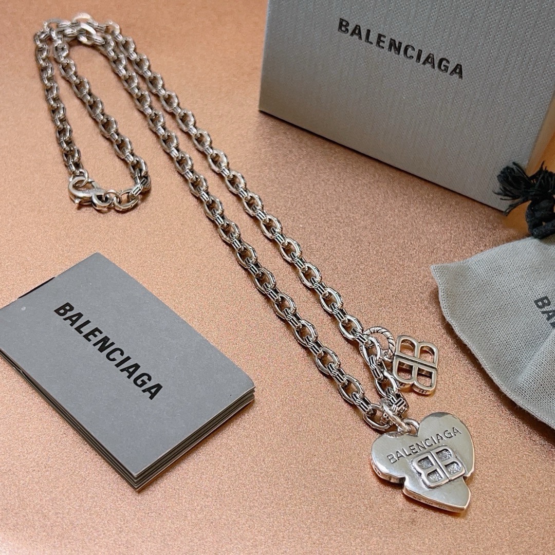 NO:588688,Batch original single goods new products Balenciaga necklace Balenciaga new necklace counter consistent fine details workmanship every detail process in place fine design craftsmanship hot models shipped unique design retro style Balenciaga necklace, jewelry boutique, balenciaga, balenciaga, necklace19860909批 原单货新品 巴黎世家项链 Balenciaga 新款项链专柜一致 细节做工精细 每个细节流程到位 设计工艺精细 火爆款出货 设计独特 复古风格 巴黎世家项链,饰品精品,balenciaga,balenciaga,necklace,Jewelry