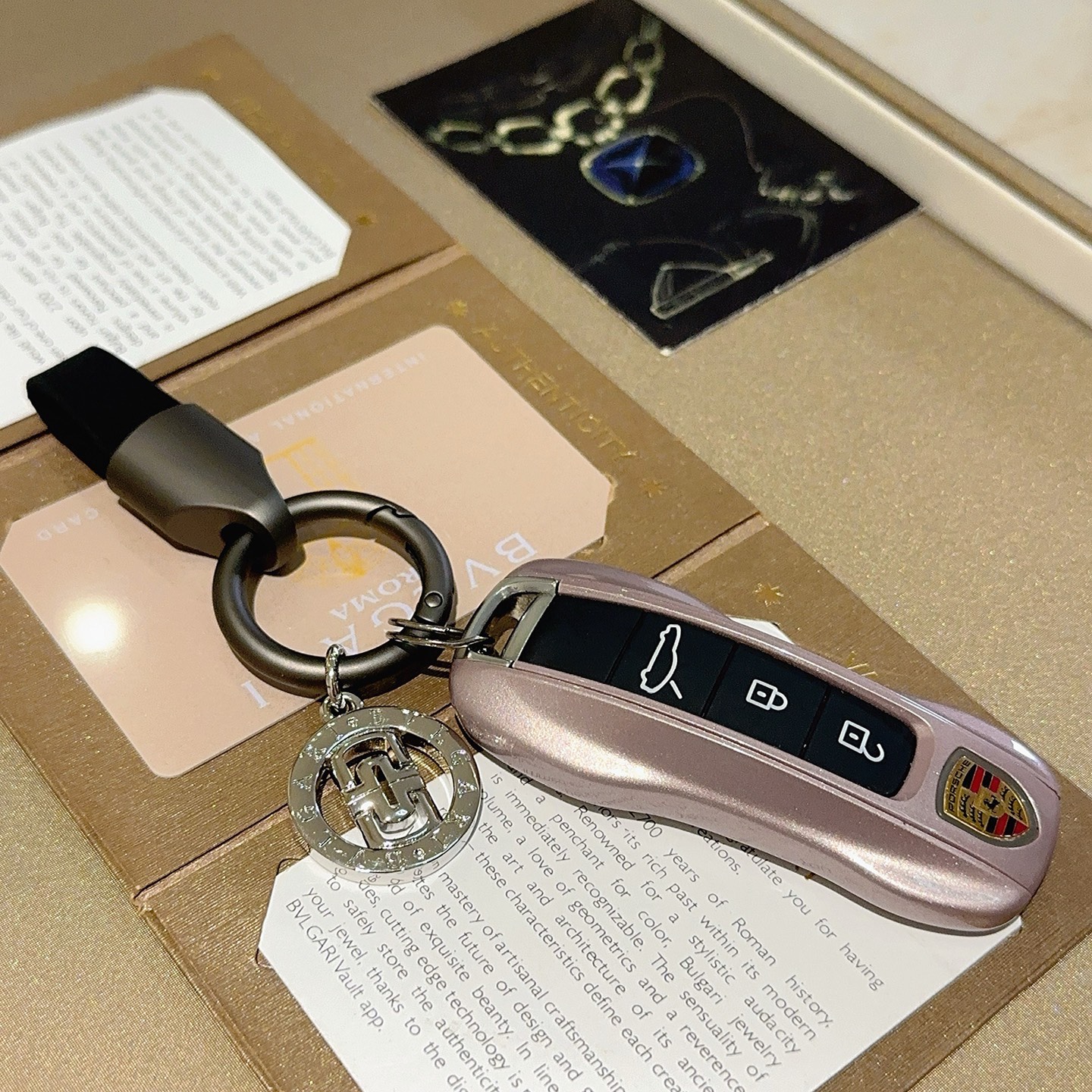 NO:589945,Batch of new products released Bvlgari bag charm keychain Bvlgari keychain The latest bag charms are of a higher grade and are the same model as celebrities Classic co-branded design concept keychain series Details are distressed and not available in the market Glossy version This one has been on the market Best-selling model in Bvlgari Very good match with trendy backpacks, jewelry boutiques, bvlgari, backpacks, keychain19860909批新品发布 宝格丽包包挂饰钥匙扣 宝格丽钥匙扣 最新款包包挂饰档次更高明星同款 经典款联名设计理念钥匙扣系列 细节对版做旧处理 非市面亮面版型 这款一直在出 宝格丽里面热卖款 非常好搭配潮流背包,饰品精品,bvlgari,backpacks,keychain,Jewelry