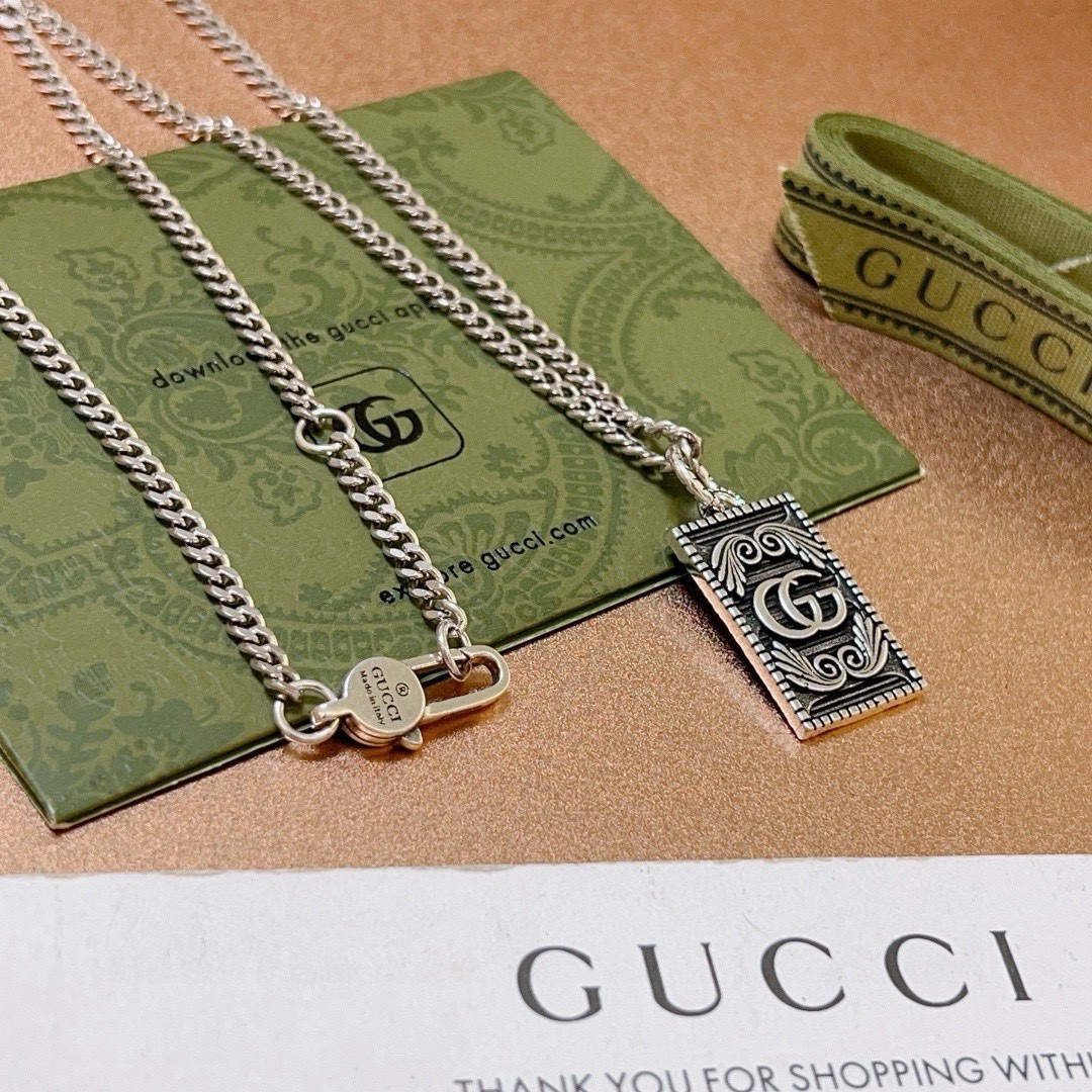 NO:603503,Batch Gucci necklace's latest chain, higher grade, same style as the Anger Forest series double G Gucci necklace for celebrities. Gucci necklace. The details are distressed. The glossy version is not available in the market. This one has been on the market. It is a best-selling model in Gucci. It goes well with trendy clothes, fine jewelry, gucci, and necklace.19860909批 古驰项链最新款链条档次更高明星同款Anger Forest系列双G古驰项链 古驰项链 细节对版做旧处理 非市面亮面版型 这款一直在出 古驰里面热卖款 非常好搭配潮流衣服,饰品精品,gucci,necklace,Jewelry