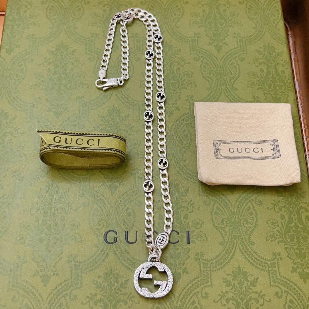 NO:603516,The latest Gucci necklace has a higher grade. The same style as the star Anger Forest series double G Gucci necklace. The chain length is 60 cm and the length can be changed. The details are distressed. The shiny version is not available in the market. This model has been on the market. It is a best-selling model in Gucci. It is very good to match with trendy clothes, fine jewelry, gucci, and necklace.19860909批古驰项链最新款链条档次更高明星同款Anger Forest系列双G古驰项链 链长60厘米可改长度 细节对版做旧处理 非市面亮面版型 这款一直在出 古驰里面热卖款 非常好搭配潮流衣服,饰品精品,gucci,necklace,Jewelry