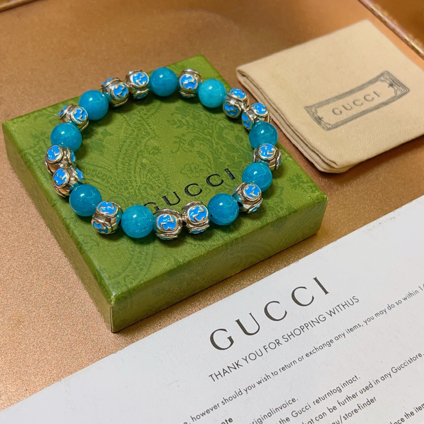 NO:603566,Batch Gucci bracelets for men and women. The latest sapphire bracelets are of higher quality. Anger Forest series double g blue agate crystal bracelets of the same style for celebrities. Size: 16-24 cm. Details are distressed. Non-market glossy version. Non-market ordinary ones. This model has been out. Best-selling model in Gucci. Very good to match clothes, fine jewelry, gucci, bracelet.19860909批 古驰手链男女同款 最新款蓝玉手链档次更高明星同款Anger Forest系列双g蓝玛瑙水晶手链 尺寸:16-24厘米 细节对版做旧处理 非市面亮面版型 非市面普通做这款一直在出 古驰里面热卖款 非常好搭配衣服,饰品精品,gucci,bracelet,Jewelry