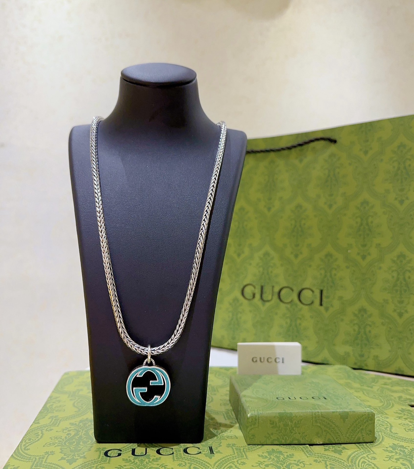 NO:604082,A batch of new products are released. The latest chain of Gucci necklace is of higher quality. The same style as that of celebrities. Anger Forest series, double G classic style, artistic design concept necklace series, retro silver necklace, clothing, instant sense of high-end. The details are distressed. The non-market shiny version. This one has been released. It is a best-selling model in Gucci. It is very suitable for trendy clothes, fine jewelry, gucci, necklace.19860909批新品发布 古驰项链最新款链条档次更高明星同款Anger Forest系列双G经典款艺术设计理念项链系列复古银项链服饰瞬间高级感 细节对版做旧处理 非市面亮面版型 这款一直在出 古驰里面热卖款 非常好搭配潮流衣服,饰品精品,gucci,necklace,Jewelry