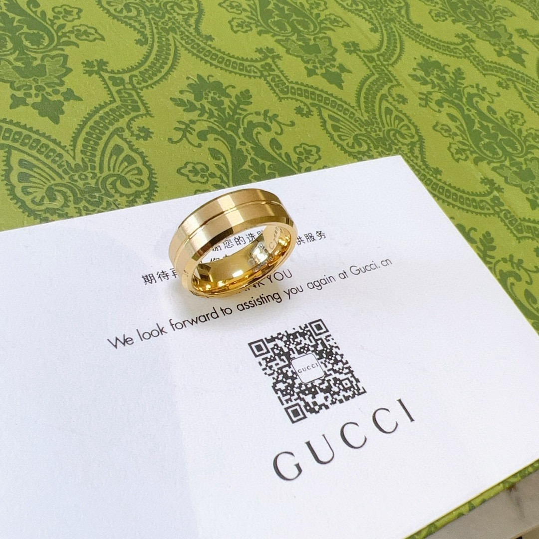 NO:604103,Batch. The latest style of Gucci ring is of higher quality. The same style as the star's Anger Forest series v gold texture double G. Pure handmade craftsmanship. Gucci ring. Detail matching is purely handmade. Non-market glossy version. This one has been out. The best-selling model in Gucci. Very easy to match with trendy clothes. The size is 7 8 9 10 11. Couple rings of the same style for men and women, fine jewelry, gucci, ring19860909批.古驰戒指最新款款式档次更高明星同款Anger Forest系列v金质感双G纯手工制作工艺 古驰戒指 细节对版纯手工处理 非市面亮面版型 这款一直在出 古驰里面热卖款 非常好搭配潮流衣服码数美7 8 9 10 11 男女同款情侣戒指,饰品精品,gucci,ring,Jewelry