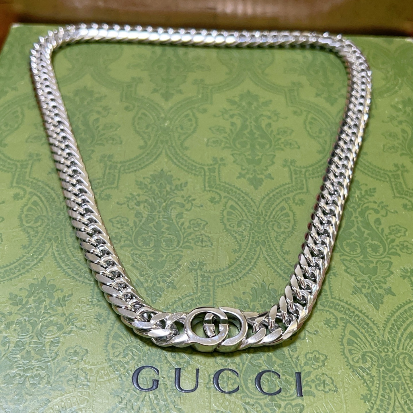NO:604101,Batch (Luxury Style) Gucci Necklace’s latest chain is of a higher grade and is the same style as that of celebrities. It took more than a month to make it. It is exquisitely crafted and handmade to create the perfect latest style Anger Forest Series Double G Gucci Necklace. The details are matched with retro processing. It is not a bright version on the market. This one has been out. It is a best-selling model in Gucci. It is very suitable for trendy clothes, fine jewelry, Gucci, and necklaces.19860909批 (奢华款)古驰项链最新款链条档次更高明星同款.花了一个多月做出来精工细致纯手工打造完美的最新款式 Anger Forest系列双G古驰项链 细节对版复古处理 非市面亮面版型 这款一直在出 古驰里面热卖款 非常好搭配潮流衣服,饰品精品,gucci,necklace,Jewelry