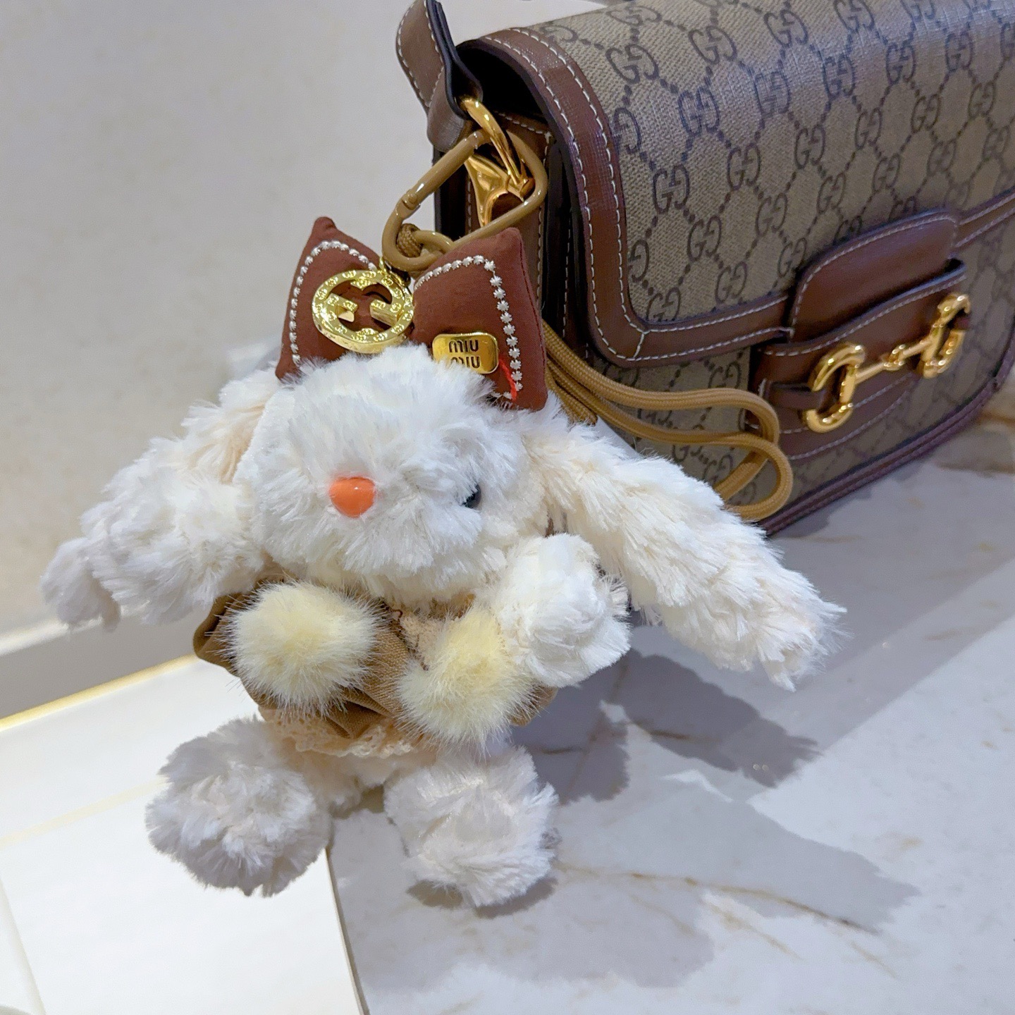 NO:604105,The first batch of 2025 Gucci hot models are coming. New product release. Gucci keychain. Gucci bag buckle. The latest bag charms are of higher quality. Stars have the same Anger Forest series. Double G classic model. Co-branded design concept. Keychain series. The details are distressed. Non-market glossy version. This one has been released. The best-selling model in Gucci. Very good match with trendy backpacks, jewelry boutiques, gucci, backpacks, keychain.19860909批2025款古驰爆款来袭 新品发布 古驰钥匙扣古驰包包扣 最新款包包挂饰档次更高明星同款Anger Forest系列双G经典款联名设计理念钥匙扣系列 细节对版做旧处理 非市面亮面版型 这款一直在出 古驰里面热卖款 非常好搭配潮流背包,饰品精品,gucci,backpacks,keychain,Jewelry