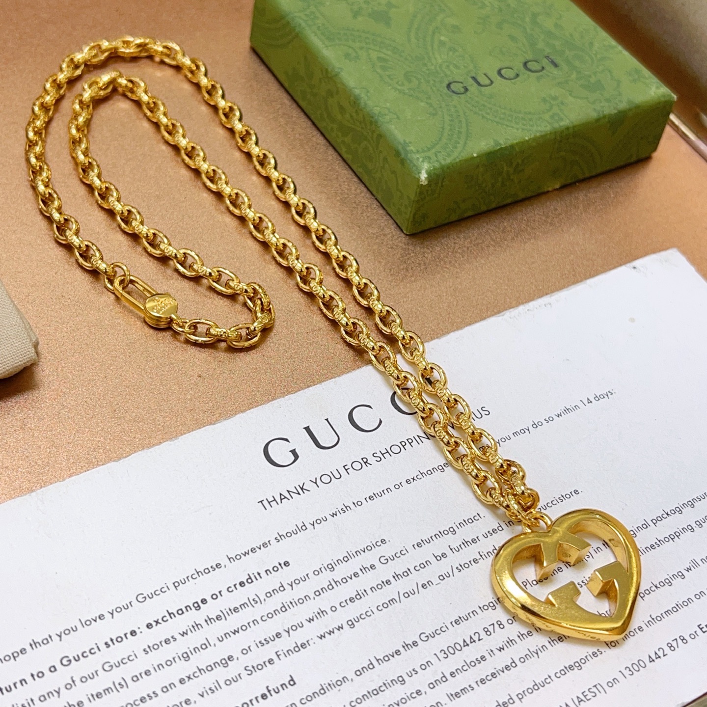 NO:603909,The latest Gucci necklace has a higher grade. The same style as the star Anger Forest series double G Gucci necklace. The chain length is 60 cm and the length can be changed. The details are distressed. The shiny version is not available in the market. This model has been on the market. It is a best-selling model in Gucci. It is very good to match with trendy clothes, fine jewelry, gucci, and necklace.19860909批古驰项链最新款链条档次更高明星同款Anger Forest系列双G古驰项链 链长60厘米可改长度 细节对版做旧处理 非市面亮面版型 这款一直在出 古驰里面热卖款 非常好搭配潮流衣服,饰品精品,gucci,necklace,Jewelry