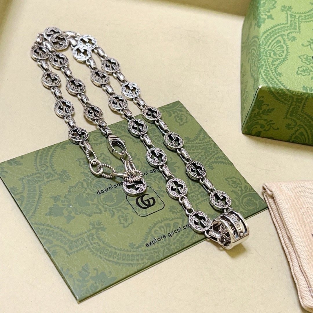 NO:603944,Batch, do not explode, douyin is the first choice for Internet celebrities to bring goods. The latest chain of Gucci necklaces is of higher quality. The same style as the Anger Forest series double g design concept retro pattern necklace for celebrities. It makes high-end clothes more elegant and more brand-like and personalized when going out. The details are distressed. The non-market glossy version. This one has been out. The best-selling model in Gucci. Very easy to match, fine jewelry, gucci, necklace.19860909批  不爆不发 抖音带货网红首选 古驰项链最新款链条档次更高明星同款Anger Forest系列双g设计理念复古图案项链 让高档的衣服搭配更有气质 出去更有牌面和个性 细节对版做旧处理 非市面亮面版型 这款一直在出 古驰里面热卖款 非常好搭配,饰品精品,gucci,necklace,Jewelry