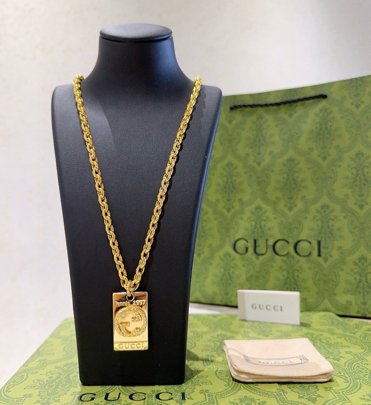 NO:603946,Batch of new products released Italian official announcement Gucci necklace’s latest chain has a higher grade. The same model as the Anger Forest series double G classic design concept necklace series new 18K gold necklace. The details are distressed and not available in the market. This model has been released. It is a best-selling model in Gucci. It goes well with trendy clothes, high-quality jewelry, gucci, necklace, and gold.19860909批新品发布 意大利官宣 古驰项链最新款链条档次更高明星同款Anger Forest系列双G经典款设计理念项链系列新品18K黄金项链 细节对版做旧处理 非市面亮面版型 这款一直在出 古驰里面热卖款 非常好搭配潮流衣服,饰品精品,gucci,necklace,gold,Jewelry