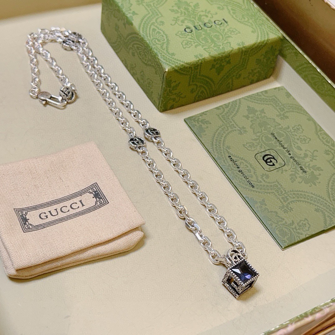 NO:603948,The latest Gucci necklace has a higher grade. The same model as the star's Anger Forest series. Double G classic design concept necklace series. Retro silver necklace. The details are distressed. The shiny version is not available in the market. This one has been on the market. It is a best-selling model in Gucci. It is very suitable for trendy clothes, fine jewelry, gucci, necklace.19860909批古驰项链最新款链条档次更高明星同款Anger Forest系列双G经典款设计理念项链系列复古银项链 细节对版做旧处理 非市面亮面版型 这款一直在出 古驰里面热卖款 非常好搭配潮流衣服,饰品精品,gucci,necklace,Jewelry