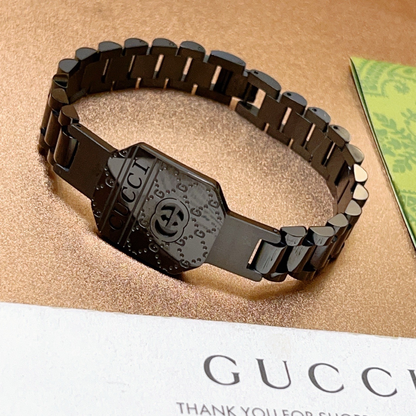 NO:603986,Batch. The latest Gucci bracelet is the latest classic model. It is exquisite regardless of style and texture. It is absolutely top-notch. You can understand the original logo at a glance. It is super nice. The best choice for matching clothes. It is a must-have artifact for men and women. It is a boutique jewelry, gucci, gucci, bracelet.19860909批. 最新出炉 Gucci古驰手链最新款的经典款 精致无论款式 质感 都是绝对的顶尖feel 只要看一眼就懂了原版logo 超 nice 搭配衣服最佳的选择,男女同款必备神器,饰品精品,gucci,gucci,bracelet,Jewelry