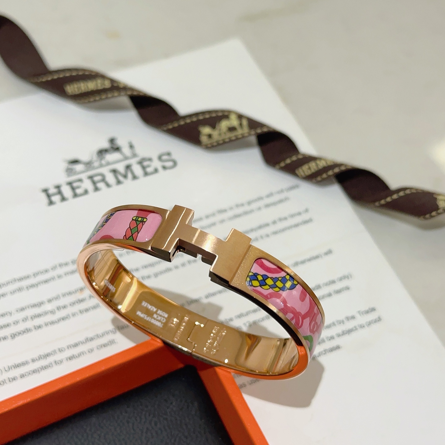 NO:604068,Batch. Hermes Hermes bracelet, original customized bracelet, enamel craftsmanship is a test of the master's skills. Make sure the color is hand-made [color][color]. High-end customization. Goddesses love Hermes hot bracelets. Super exquisite and praise all goddesses and stars. The same style. High-end franc material, k gold texture, fine workmanship. It's really good to get started. Number of women 17 men 19, jewelry boutique, hermes, hermes, bracelet19860909批. Hermes 爱马仕手镯 原版定制 手环 珐琅工艺太考验师傅的手艺了 要确保色泽手工制作好[色][色] 高端定制 女神 都爱爱马仕火爆手镯 超精赞各路女神 明星 同款 高端法郎材质,k金质感,精工纯手工出品上手真的赞 码数女17 男19,饰品精品,hermes,hermes,bracelet,Jewelry