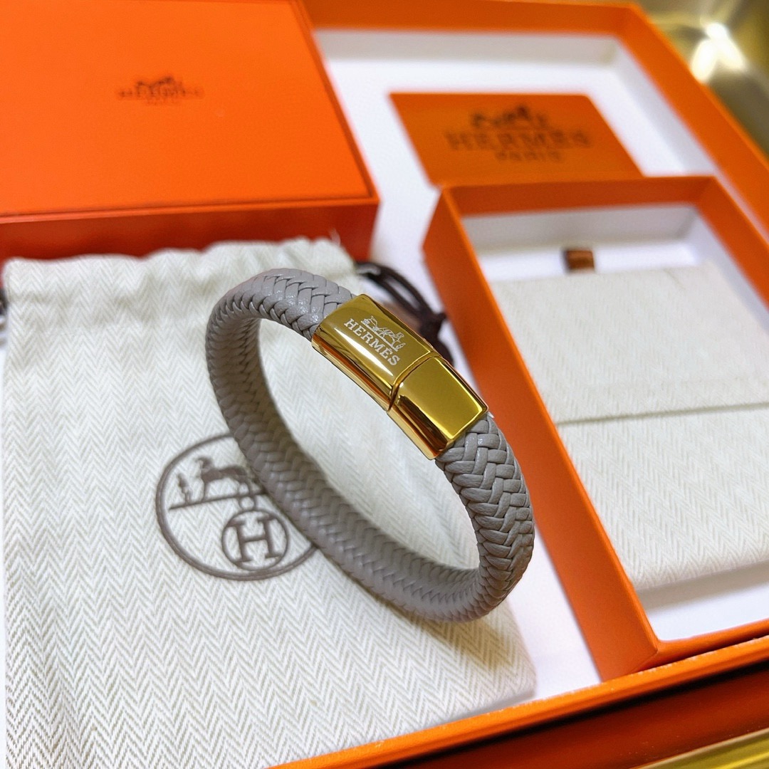 Bracciale Hermes New H in pelle intrecciata grigia con chiusura in metallo placcato oro 19 cm