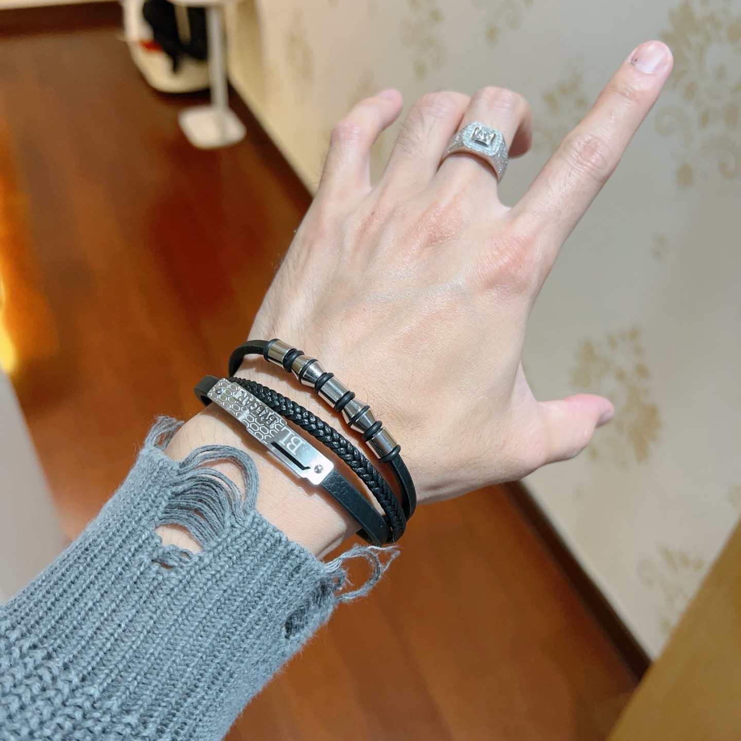Bvlgari Serpenti bracelet Black leather with silver-toned metal hardware 19cm
