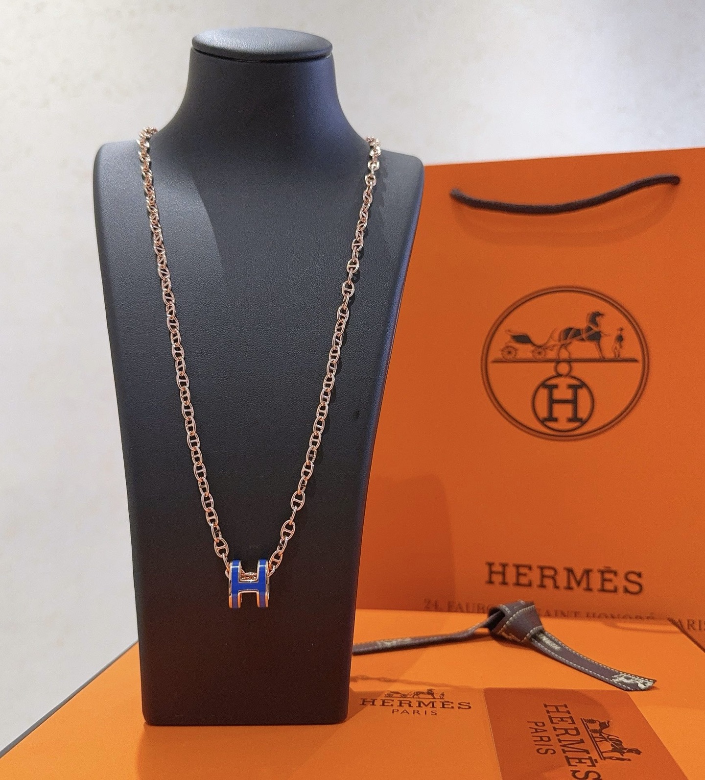 NO:641112,First batch of HERMES necklaces, H letter oval series jewelry, imported enamel plating, pig nose chain classic matching, clear logo on the side, new products, simple and fashionable counters, hot models shipped, unique design, avant-garde, a must-have for men and women!  , jewelry boutique, hermes, hermes, necklace19860909批 HERMES 爱马仕项链 H字母椭圆系列首饰 进口珐琅镀.猪鼻子链条经典搭配 边上logo清晰,新品 简单时尚专柜一致 火爆款出货 设计独特 前卫 男女必备款！,饰品精品,hermes,hermes,necklace,Jewelry