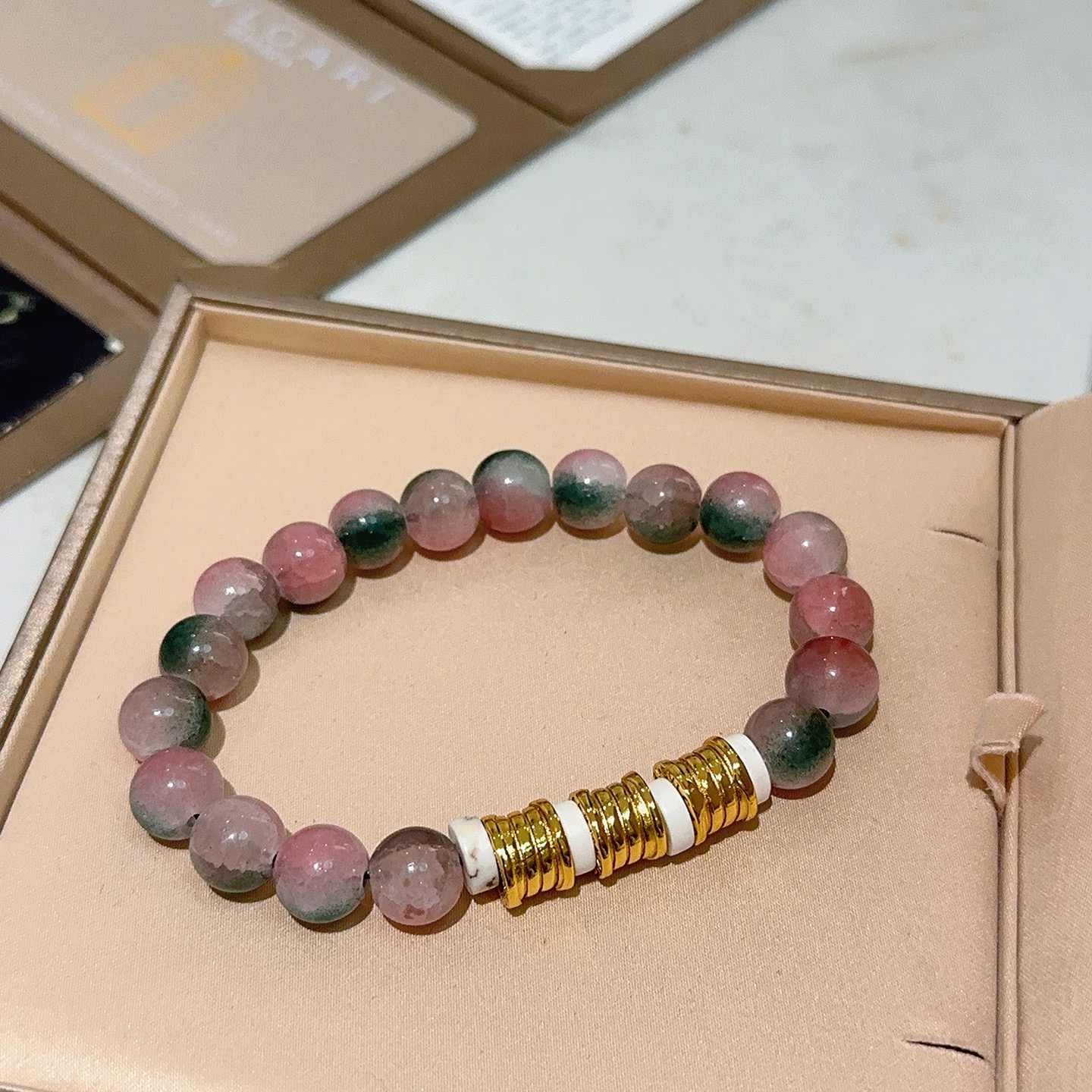 NO:641188,Batch. Bvlgari bracelet V gold material BVLGARI DIVAS' DREAM series crystal stones are in perfect appearance, the details are invincible, the unique color is completely impeccable, and it is decorated with a classic ring shape design, which is simple yet elegant and eye-catching. The V gold pure handmade combination is more elegant and elegant. Same style for men and women. Bvlgari bracelet size: 18 20 22 24 cm, boutique jewelry, Bottega  veneta,bvlgari,bvlgari,bracelet19860909批.宝格丽手链V金材质 BVLGARI宝格丽 DIVAS‘ DREAM 系列 水晶石品相完美,细节无敌,那种独特的色泽完全无可挑剔,再缀以经典指环外形设计,简约之余却又优雅夺目,V金纯手工的组合更显气色,上手雅致动人.男女同款 宝格丽手链尺寸:18 20 22 24厘米,饰品精品,bottega veneta,bvlgari,bvlgari,bracelet,Jewelry