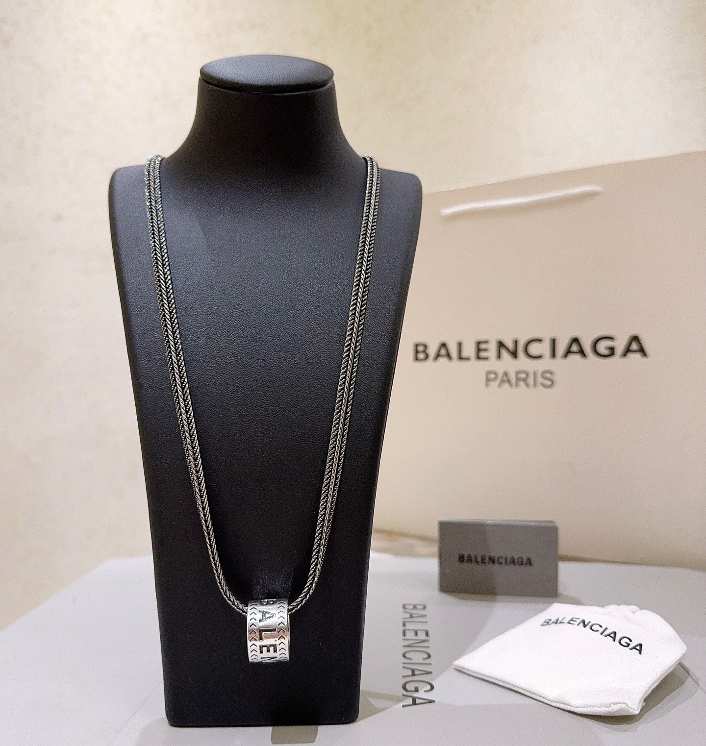 NO:641729,Batch original single goods new products Balenciaga necklace Balenciaga new necklace counter consistent fine details workmanship every detail process in place fine design craftsmanship hot models shipped unique design retro style Balenciaga necklace, jewelry boutique, balenciaga, balenciaga, necklace19860909批 原单货新品 巴黎世家项链 Balenciaga 新款项链专柜一致 细节做工精细 每个细节流程到位 设计工艺精细 火爆款出货 设计独特 复古风格 巴黎世家项链,饰品精品,balenciaga,balenciaga,necklace,Jewelry