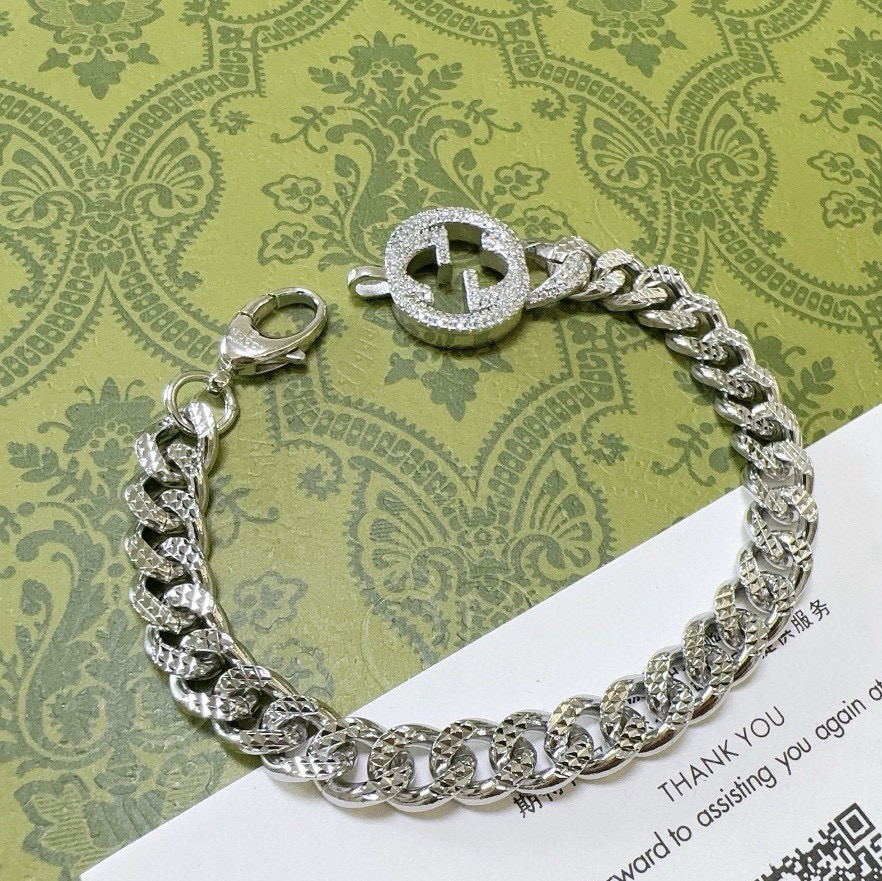 NO:641745,Batch. Gucci Recommended Models 2025 Latest Gucci Gucci Bracelet The latest classic model. Exquisite regardless of style and texture, it is absolutely top-notch. You can understand the original logo at a glance. Super nice. The best choice to match clothes. A must-have item for men and women. Size: 16.17.18.19.20.21.22.23.24 cm. Simple and elegant, low-key and luxurious. Boutique jewelry, gucci, gucci, bracelet.19860909批 . 古驰推荐款2025最新出炉 Gucci古驰手链最新款的经典款 精致无论款式 质感 都是绝对的顶尖feel 只要看一眼就懂了原版logo 超 nice 搭配衣服最佳的选择,男女同款必备神器 码数16.17.18.19.20.21.22.23.24厘米 简单又大气,低调显奢华,饰品精品,gucci,gucci,bracelet,Jewelry