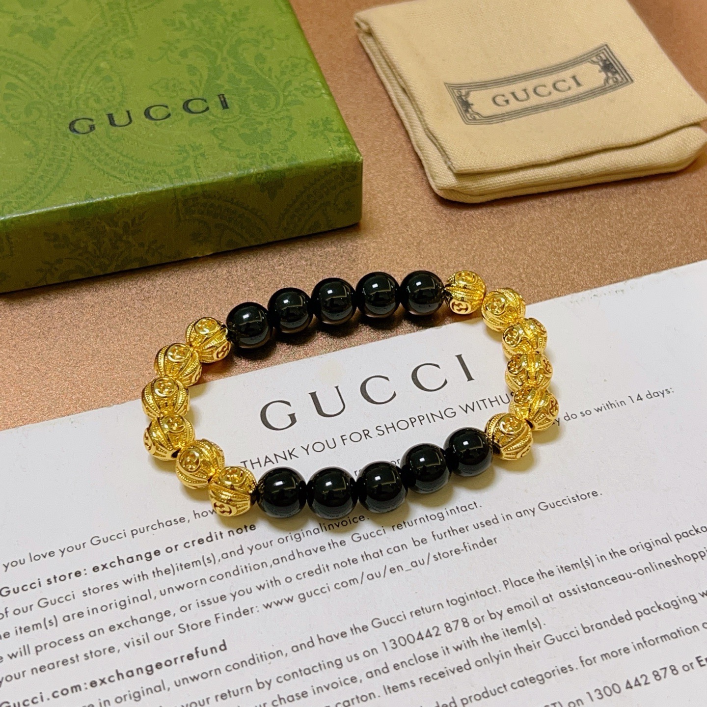 NO:641748,Batch Gucci bracelet luxury bracelet, same style for men and women. The latest full-piece black onyx beaded bracelet is of a higher grade. The same style as the Anger Forest series double-g retro Gucci bracelet for celebrities. Size: 16-24 cm. Details are distressed. Non-market glossy version. Non-market ordinary make. This model has been out. The best-selling model in Gucci. Very good to match clothes, high-quality jewelry, gucci, bracelet.19860909批 古驰手链奢华手串 男女同款 最新款全件黑玛瑙串珠手链档次更高明星同款Anger Forest系列双g复古古驰手链 尺寸:16-24厘米 细节对版做旧处理 非市面亮面版型 非市面普通做这款一直在出 古驰里面热卖款 非常好搭配衣服,饰品精品,gucci,bracelet,Jewelry