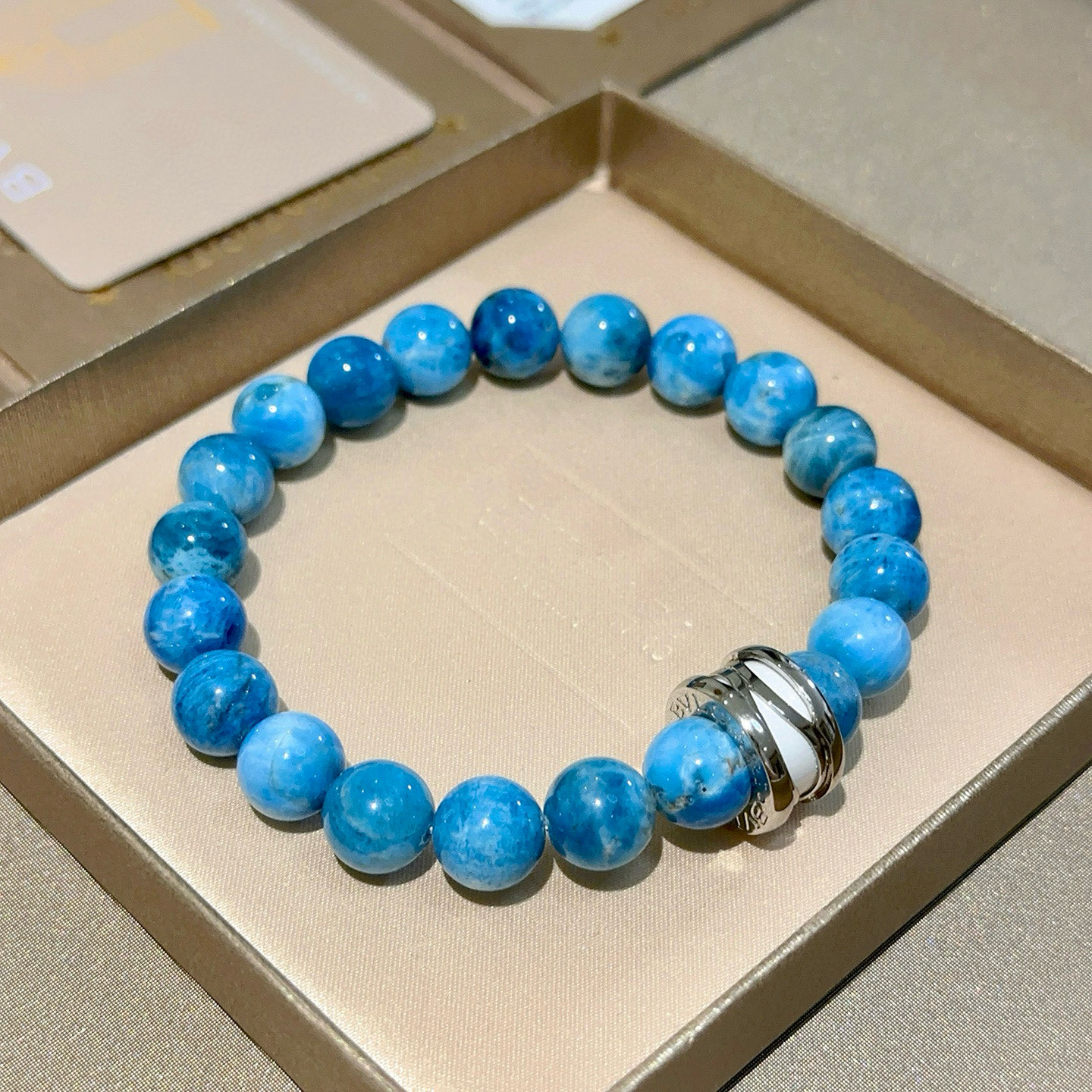 NO:641967,Batch. Bvlgari bracelet V gold material BVLGARI DIVAS' DREAM series natural sea-grained stone. Perfect appearance, unparalleled details. The unique color is completely impeccable. It is also decorated with a classic ring shape design. It is simple yet elegant and eye-catching. The V gold pure handmade combination is more elegant and elegant. Same style for men and women. Bvlgari bracelet size: 18 20 22 24 cm, boutique jewelry, Bottega  veneta,bvlgari,bvlgari,bracelet19860909批.宝格丽手链V金材质 BVLGARI宝格丽 DIVAS‘ DREAM 系列 天然海纹石 品相完美,细节无敌,那种独特的色泽完全无可挑剔,再缀以经典指环外形设计,简约之余却又优雅夺目,V金纯手工的组合更显气色,上手雅致动人.男女同款 宝格丽手链尺寸:18 20 22 24厘米,饰品精品,bottega veneta,bvlgari,bvlgari,bracelet,Jewelry