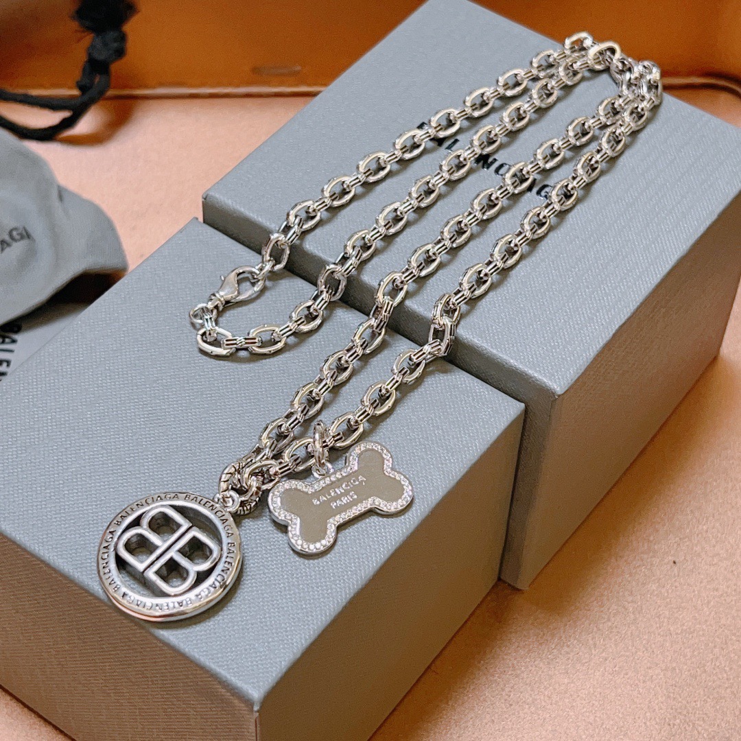 NO:641980,Batch of original single goods, new products, Balenciaga necklace, Balenciaga new necklace counter, consistent details, fine workmanship, every detail process is in place, fine design craftsmanship, hot models shipped, unique design, retro style, Balenciaga necklace, jewelry boutique, balenciaga, balenciaga, necklace19860909批原单货新品 巴黎世家项链 Balenciaga 新款项链专柜一致 细节做工精细 每个细节流程到位 设计工艺精细 火爆款出货 设计独特 复古风格 巴黎世家项链,饰品精品,balenciaga,balenciaga,necklace,Jewelry