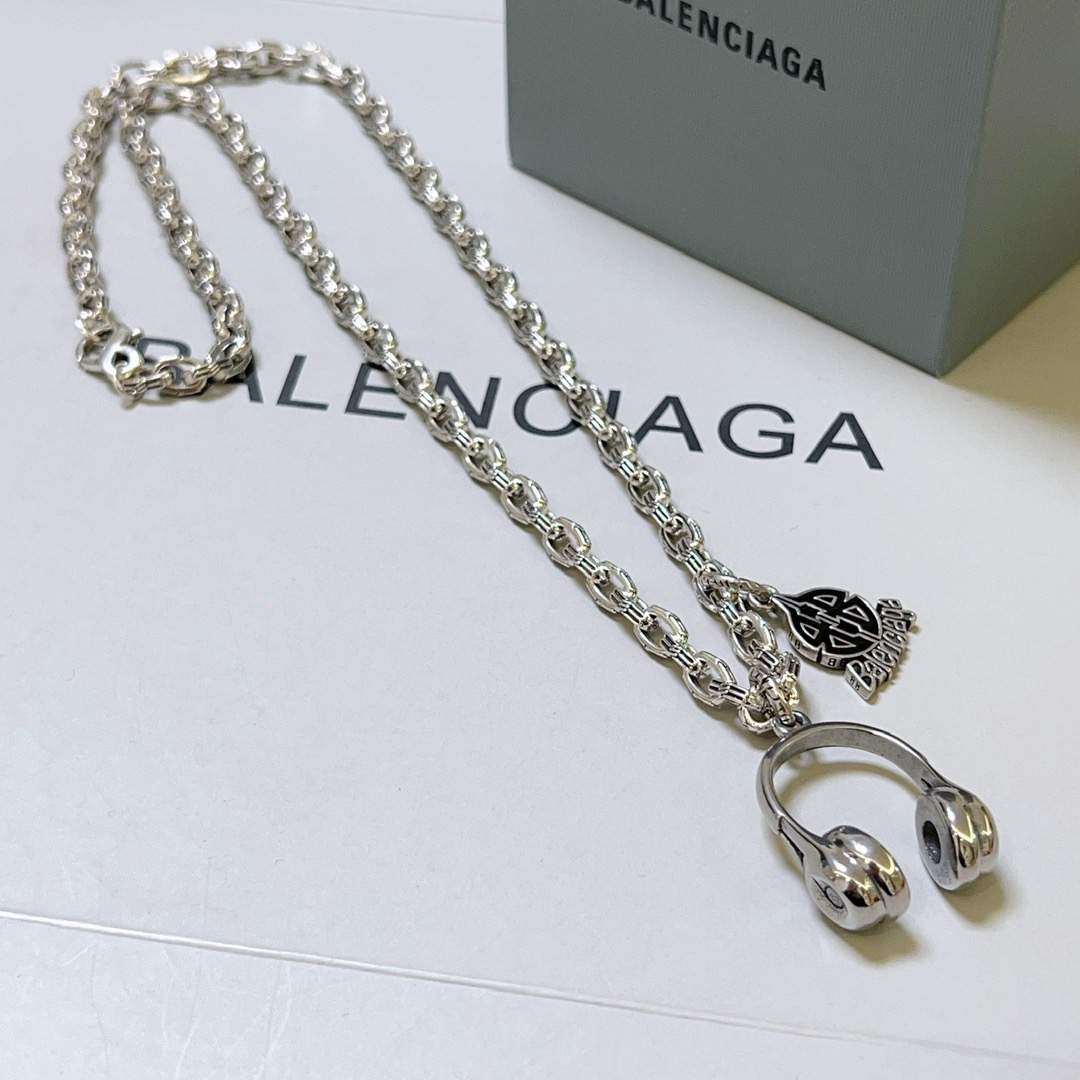 NO:641972,Batch original single goods new products Balenciaga necklace Balenciaga new necklace counter consistent fine details workmanship every detail process in place fine design craftsmanship hot models shipped unique design retro style Balenciaga necklace, jewelry boutique, balenciaga, balenciaga, necklace19860909批 原单货新品 巴黎世家项链 Balenciaga 新款项链专柜一致 细节做工精细 每个细节流程到位 设计工艺精细 火爆款出货 设计独特 复古风格 巴黎世家项链,饰品精品,balenciaga,balenciaga,necklace,Jewelry