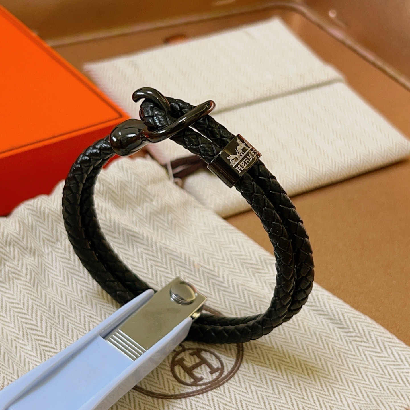 Bracciale Hermes New H Pelle intrecciata nera con hardware nero canna di fucile 19 cm