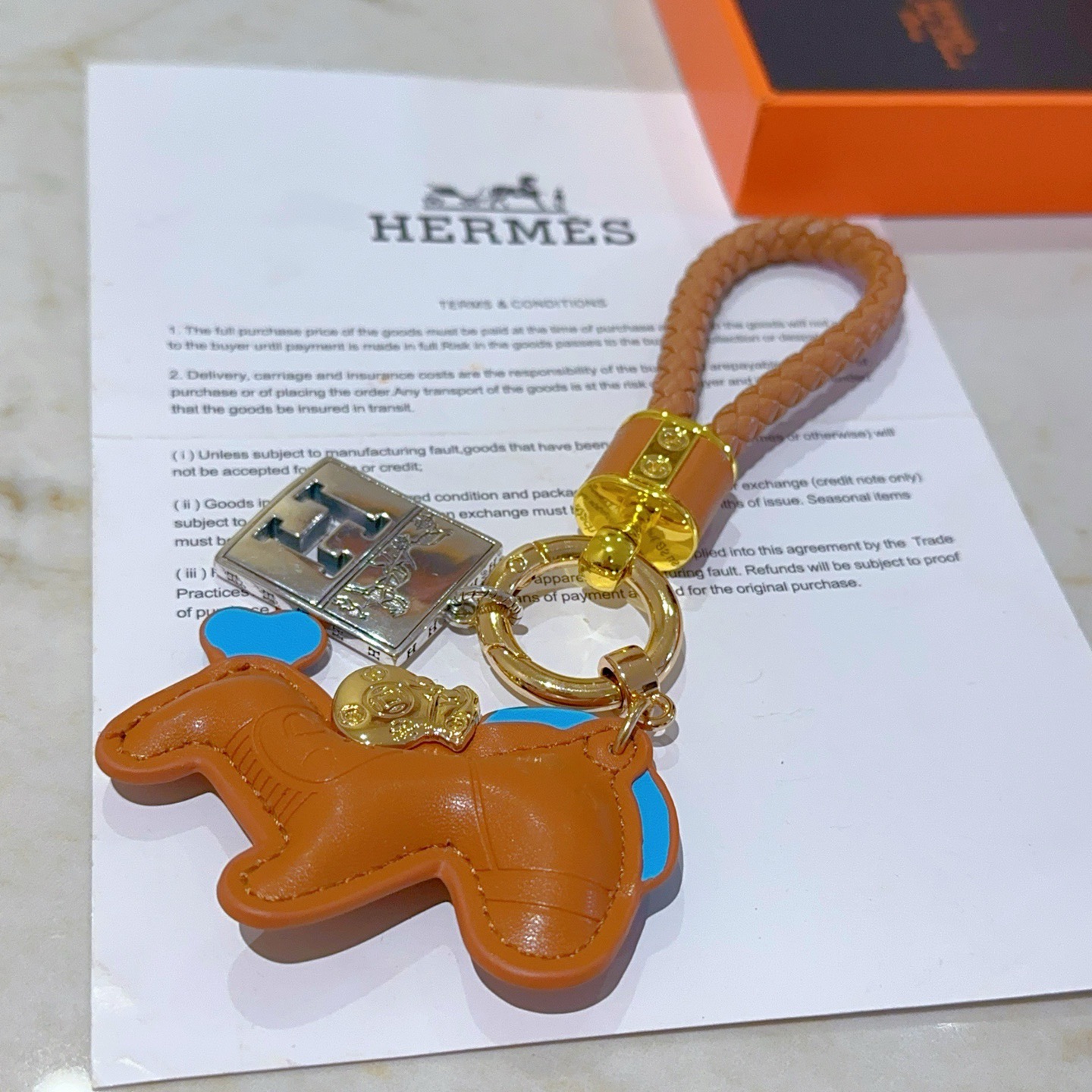 Hermes rodeo cavalo charme chaveiro pingente tom de ouro metal tom prata couro bronzeado com detalhes em azul brilhante 12cm comprimento total