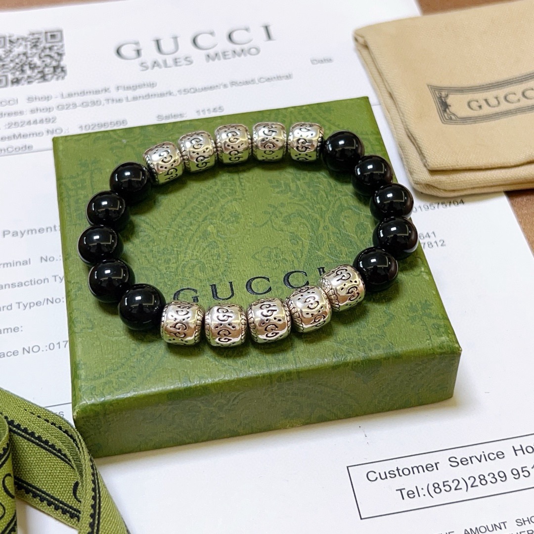NO:643060,Batch Gucci bracelets for men and women. The latest natural black agate bracelet is of higher quality. The same style as the Anger Forest series double g black agate crystal bracelet for celebrities. Size: 16-24 cm. The details are distressed. The shiny version is not available in the market. It is not commonly made in the market. This model has been released. The best-selling model in Gucci. Very good to match clothes, high-quality jewelry, gucci, bracelet.19860909批 古驰手链男女同款 最新款天然黑玛瑙手链档次更高明星同款Anger Forest系列双g黑玛瑙水晶手链 尺寸:16-24厘米 细节对版做旧处理 非市面亮面版型 非市面普通做这款一直在出 古驰里面热卖款 非常好搭配衣服,饰品精品,gucci,bracelet,Jewelry