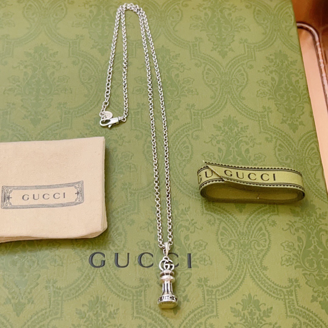 NO:664210,Batch. If it doesn’t explode, Gucci’s official website will update the new style simultaneously. The first choice for Douyin to bring goods to Internet celebrities. The latest chain of Gucci necklace has a higher grade. The same style as the Anger Forest series classic double G pattern Gucci necklace. The details are distressed. The shiny version is not available in the market. This one has been released. The best-selling model in Gucci. Very easy to match, fine jewelry, gucci, necklace.19860909批 . 不爆不发 古驰官网新款同步更新 抖音带货网红首选 古驰项链最新款链条档次更高明星同款Anger Forest系列经典双g图案古驰项链 细节对版做旧处理 非市面亮面版型 这款一直在出 古驰里面热卖款 非常好搭配,饰品精品,gucci,necklace,Jewelry