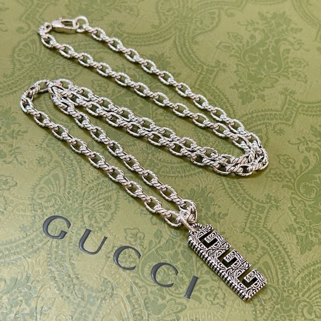 NO:643089,Batch New product releases are not explosive until they are released. ♀ Look for exclusive details and quality. Douyin is the first choice for online celebrities. The latest chain of Gucci necklaces is of higher quality. The same Anger Forest series double-g design concept retro necklace for celebrities. It makes high-end clothes more elegant and more brand-like and personalized when going out. The details are distressed. Non-market glossy version. This one has been released. The best-selling model in Gucci. Very easy to match, fine jewelry, gucci, necklace.19860909批  新品发布不爆不发 ♀认准独家细节和品质抖音带货网红首选 古驰项链最新款链条档次更高明星同款Anger Forest系列双g设计理念复古项链 让高档的衣服搭配更有气质 出去更有牌面和个性 细节对版做旧处理 非市面亮面版型 这款一直在出 古驰里面热卖款 非常好搭配,饰品精品,gucci,necklace,Jewelry