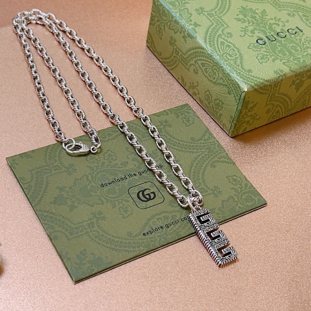 Gucci 新品发布 不爆不发 ‍ 认准独家细节和品质 抖音带货 首选 𝐆𝐮𝐜𝐜𝐢古驰项链最新款链条档次更高 Anger Forest系列双g设计理念 项链