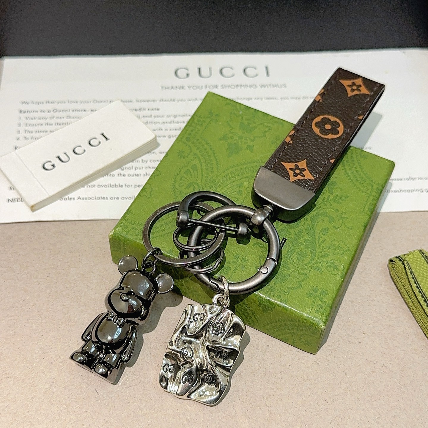 NO:643101,Batch of new product releases Gucci keychains Gucci bag buckles The latest bag charms are of higher quality Stars have the same style Anger Forest series Double G classic models co-branded design concept keychain series The details are distressed and not available in the market Glossy version This one has been out The best-selling model in Gucci Very good match with trendy backpacks, jewelry boutiques, gucci, backpacks, keychain19860909批新品发布 古驰钥匙扣 古驰包包扣 最新款包包挂饰档次更高明星同款Anger Forest系列双G经典款联名设计理念钥匙扣系列 细节对版做旧处理 非市面亮面版型 这款一直在出 古驰里面热卖款 非常好搭配潮流背包,饰品精品,gucci,backpacks,keychain,Jewelry
