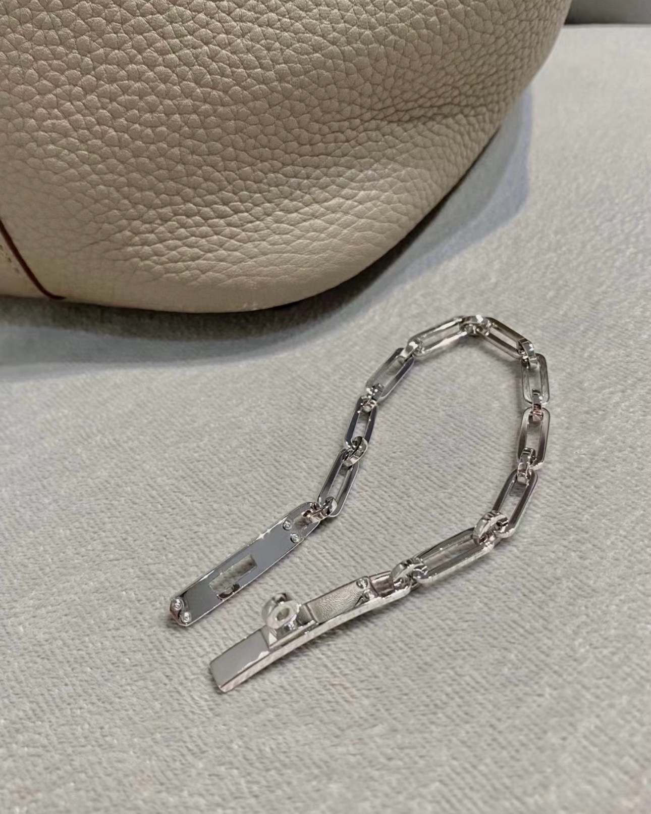Pulseira Hermes Kelly Chaine em metal prateado sem pedras preciosas 17cm