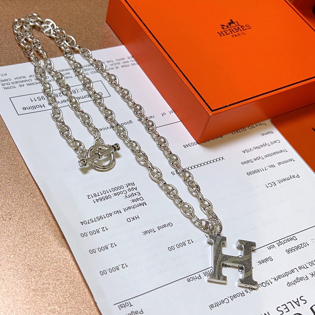 NO:642194,Batch. HERMES Hermès Necklace, Pig Nose Necklace Series Jewelry, Imported and Customized. High-end Chains, Classic Matches, New Products, Simple Fashion Counter Consistency, Hot Styles Shipped, Unique Designs, Avant-garde, Must-Have Styles for Men and Women!  , jewelry boutique, hermes, hermes, necklace19860909批.HERMES 爱马仕项链 猪鼻子项链系列首饰 进口定制.高端链条经典搭配 新品 简单时尚专柜一致 火爆款出货 设计独特 前卫 男女必备款！,饰品精品,hermes,hermes,necklace,Jewelry