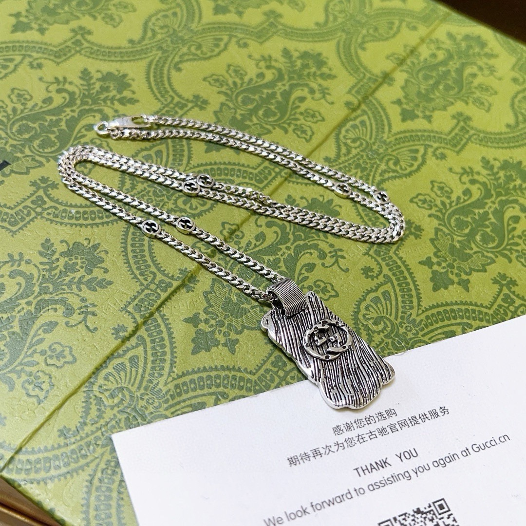 NO:642199,Batch the latest series of Gucci necklaces with higher-grade chains. The same style as the celebrity Anger Forest tag series Double G Gucci necklace. The details are distressed. The shiny version is not available in the market. This model has been released. It is a best-selling model in Gucci. It is very suitable for trendy clothes, high-quality jewelry, gucci, and necklace.19860909批 古驰项链最新款系列链条档次更高明星同款Anger Forest吊牌系列双G古驰项链 细节对版做旧处理 非市面亮面版型 这款一直在出 古驰里面热卖款 非常好搭配潮流衣服,饰品精品,gucci,necklace,Jewelry