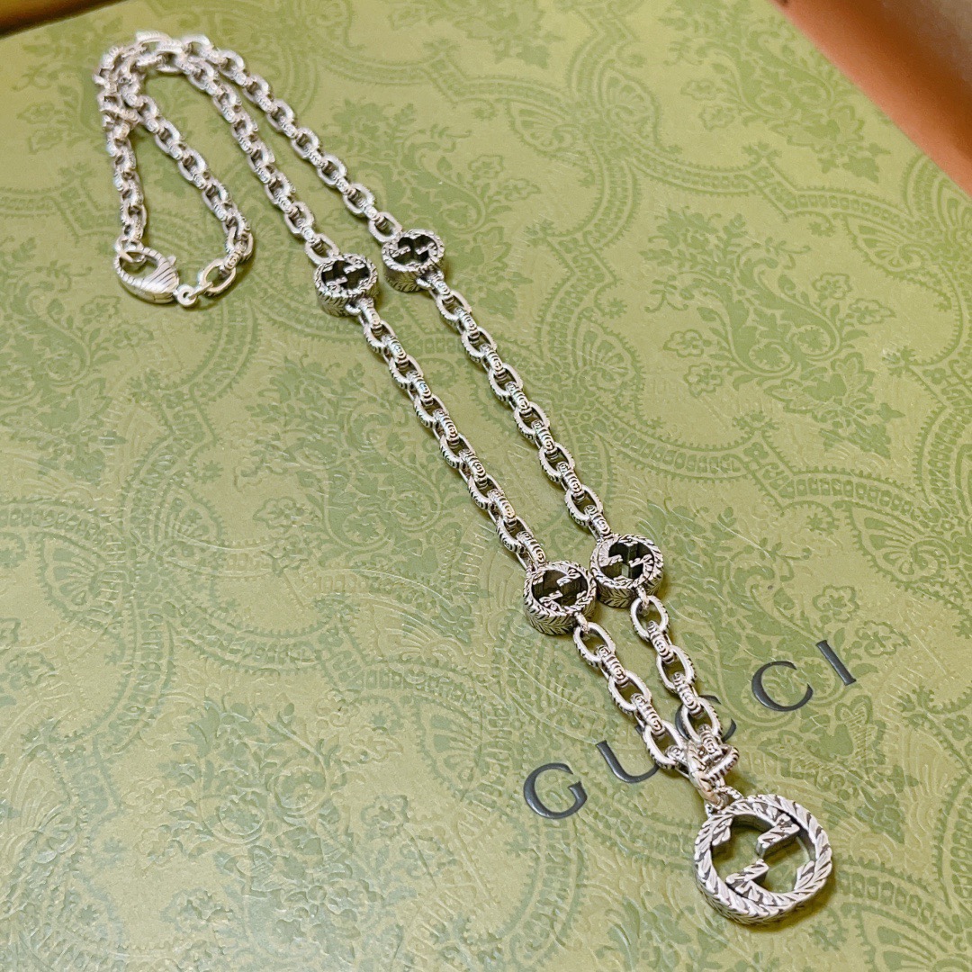 NO:642203,Batch. If it doesn’t explode, it will be updated simultaneously on Gucci’s official website. It is the first choice for Internet celebrities to bring goods on Douyin. The latest chain of Gucci necklace has a higher grade. The same style as the star’s Anger Forest series double g pattern Gucci necklace. Customized necklace. Details are distressed. Non-market glossy version. This model has been released. The best-selling model in Gucci. Very easy to match, fine jewelry, gucci, necklace.19860909批. 不爆不发 古驰官网新款同步更新 抖音带货网红首选 古驰项链最新款链条档次更高明星同款Anger Forest系列双g图案古驰项链定制项链 细节对版做旧处理 非市面亮面版型 这款一直在出 古驰里面热卖款 非常好搭配,饰品精品,gucci,necklace,Jewelry