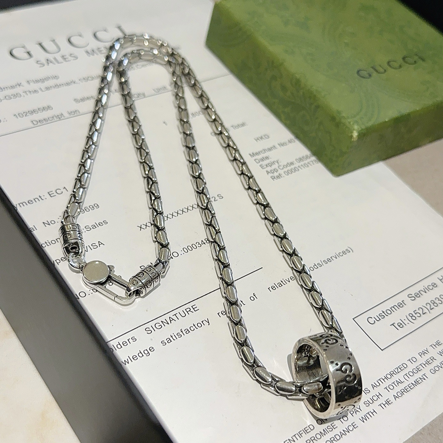 NO:642226,Batch, it’s so handsome. The latest chain of Gucci necklace is of higher quality. It’s the same classic model for celebrities. The Anger Forest series double G Gucci necklace. The details are distressed. The glossy version is not available in the market. This model has been on the market. It is a best-selling model in Gucci. It goes well with trendy clothes, high-quality jewelry, gucci, and necklaces.19860909批 太帅啦 古驰项链最新款链条档次更高明星同款经典款Anger Forest系列双G古驰项链 细节对版做旧处理 非市面亮面版型 这款一直在出 古驰里面热卖款 非常好搭配潮流衣服,饰品精品,gucci,necklace,Jewelry