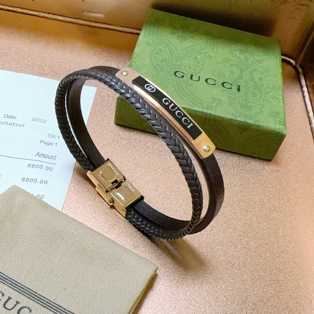 NO:642229,Batch Gucci hand strap bracelet, the latest model, pure handmade first-layer cowhide material, higher grade, same style as Anger Forest series, Double G classic series, retro silver bracelet, details are distressed, non-market glossy version, this one has been out, best-selling model in Gucci, very good to match with trendy clothes, fine jewelry, gucci, bracelet, cowhide19860909批 古驰手绳手环最新款纯手工头层牛皮材质档次更高明星同款Anger Forest系列双G经典款系列复古银手链 细节对版做旧处理 非市面亮面版型 这款一直在出 古驰里面热卖款 非常好搭配潮流衣服,饰品精品,gucci,bracelet,cowhide,Jewelry