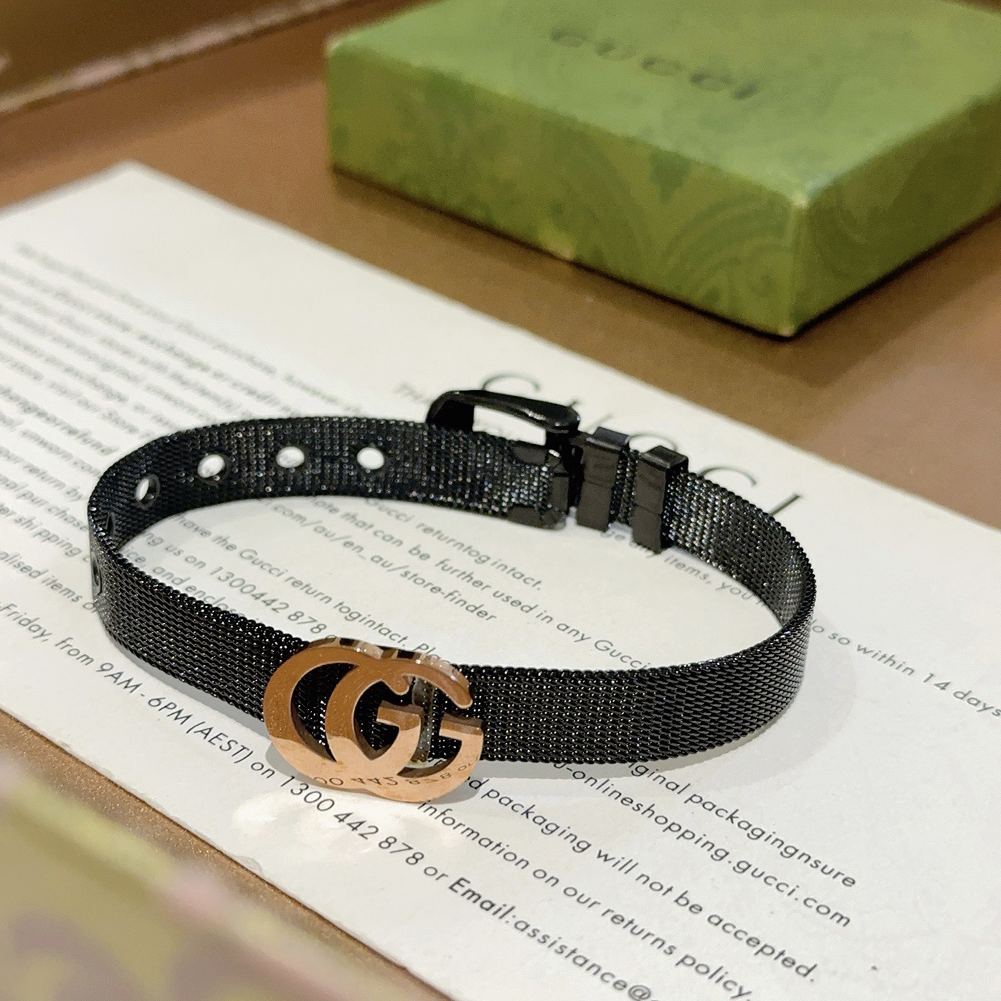 NO:642232,Batch. The latest Gucci bracelet recommended by Gucci is released. The latest classic model of Gucci bracelet is exquisite. Regardless of style and texture, it is absolutely top-notch. You can understand the original logo at a glance. Super nice. The best choice to match clothes. A must-have artifact for men and women. Simple and elegant, low-key and luxurious. Boutique jewelry, gucci, gucci, bracelet.19860909批. 古驰推荐款最新古驰手链出炉 Gucci古驰手链最新款的经典款 精致无论款式 质感 都是绝对的顶尖feel 只要看一眼就懂了原版logo 超 nice 搭配衣服最佳的选择,男女同款必备神器 简单又大气,低调显奢华,饰品精品,gucci,gucci,bracelet,Jewelry