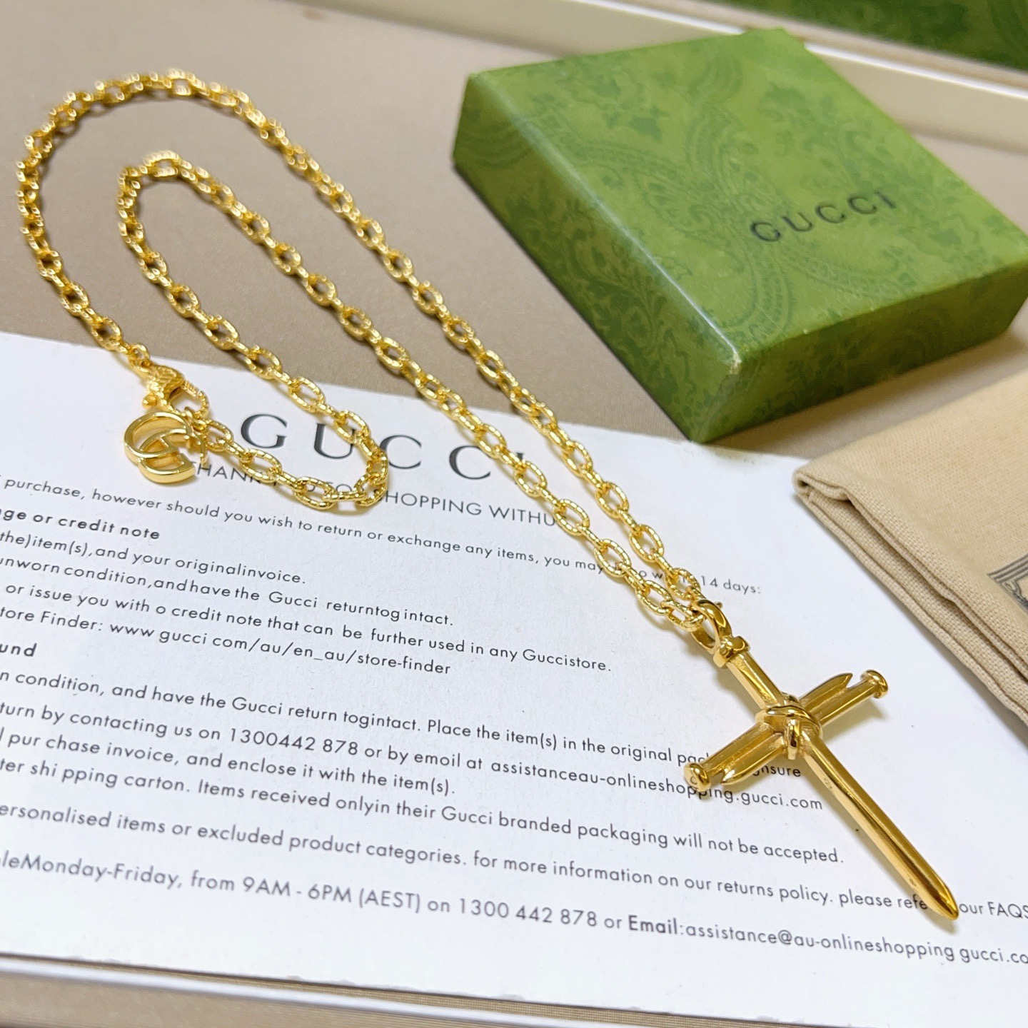 NO:642235,Batch Gucci necklace’s latest chain is of higher quality, the same style as the Anger Forest series double G Gucci necklace for celebrities. Gucci classic retro necklace. European and American trend style. The details are distressed. Non-market glossy version. This one has been on the market. It is a best-selling model in Gucci. It is very good to match trendy clothes, fine jewelry, gucci, necklace.19860909批 古驰项链最新款链条档次更高明星同款Anger Forest系列双G古驰项链 古驰经典复古项链 欧美潮流风 细节对版做旧处理 非市面亮面版型 这款一直在出 古驰里面热卖款 非常好搭配潮流衣服,饰品精品,gucci,necklace,Jewelry