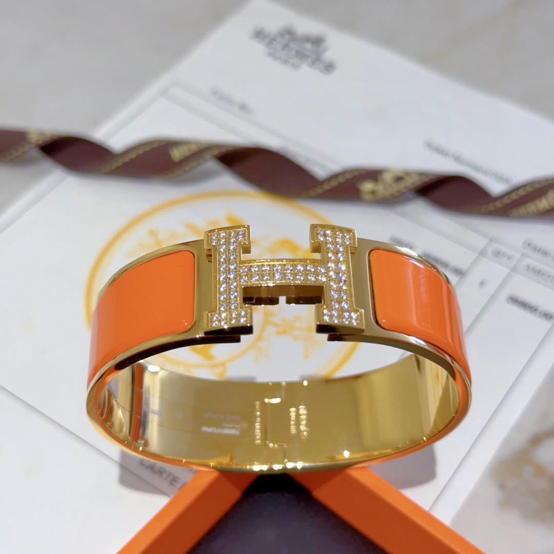 NO:642236,Batch. Hermes Hermes bracelet original customization 20mm wide version of the bracelet. The enamel process is a test of the master's skills. Make sure the color is hand-made [color][color] v gold high-end customization. Goddesses love Hermes hot bracelets. Super fine and praise all goddesses and stars. The same style. High-end franc material, K gold texture, Seiko pure handmade product. Really good to use. Boutique jewelry, hermes, hermes, bracelet19860909批. Hermes 爱马仕手镯 原版定制 20mm宽版手环 珐琅工艺太考验师傅的手艺了 要确保色泽手工制作好[色][色] v金高端定制 女神 都爱爱马仕火爆手镯 超精赞各路女神 明星 同款 高端法郎材质,k金质感,精工纯手工出品上手真的赞,饰品精品,hermes,hermes,bracelet,Jewelry