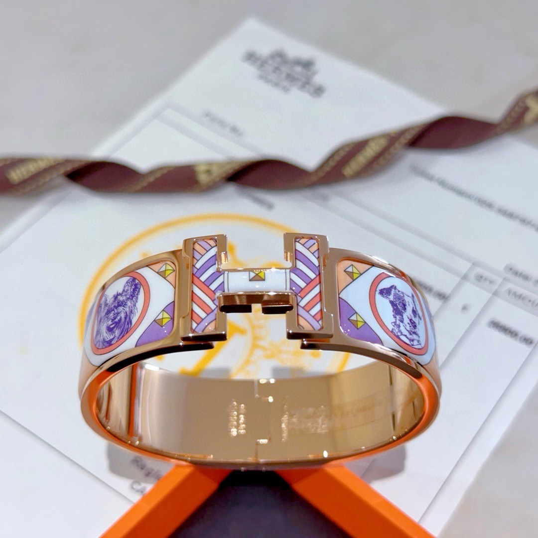 NO:642091,Batch. Hermes Hermes bracelet original customization 20mm wide version of the bracelet. The enamel process is a test of the master's skills. Make sure the color is hand-made [color][color] v gold high-end customization. Goddesses love Hermes hot bracelets. Super fine and praise all goddesses and stars. The same style. High-end franc material, K gold texture, Seiko pure handmade product. Really good to use. Boutique jewelry, hermes, hermes, bracelet19860909批. Hermes 爱马仕手镯 原版定制 20mm宽版手环 珐琅工艺太考验师傅的手艺了 要确保色泽手工制作好[色][色] v金高端定制 女神 都爱爱马仕火爆手镯 超精赞各路女神 明星 同款 高端法郎材质,k金质感,精工纯手工出品上手真的赞,饰品精品,hermes,hermes,bracelet,Jewelry