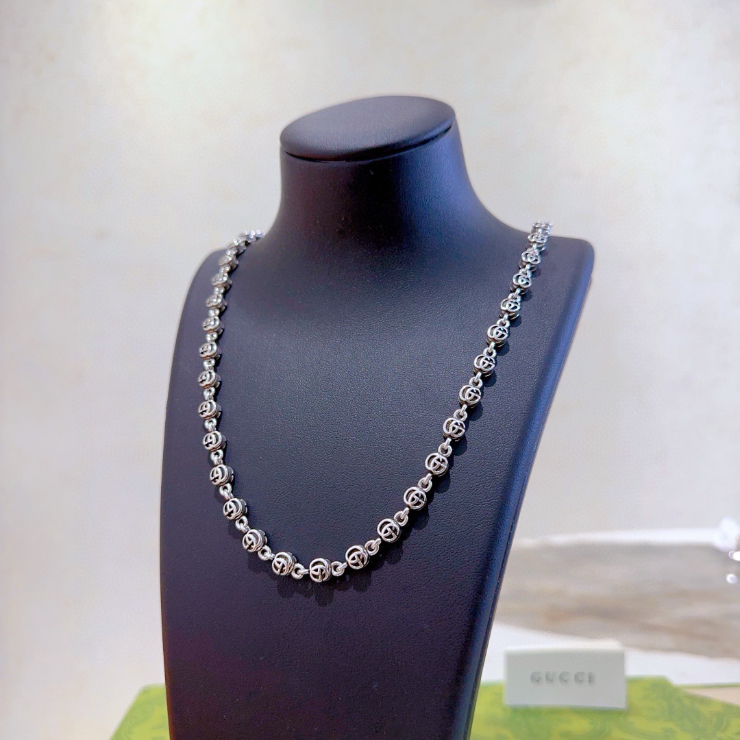 NO:642109,The latest Gucci necklace has a higher grade. The same model as the star's Anger Forest series. Double G classic design concept necklace series. Retro silver necklace. The details are distressed. The shiny version is not available in the market. This one has been on the market. It is a best-selling model in Gucci. It is very suitable for trendy clothes, fine jewelry, gucci, necklace.19860909批古驰项链最新款链条档次更高明星同款Anger Forest系列双G经典款设计理念项链系列复古银项链 细节对版做旧处理 非市面亮面版型 这款一直在出 古驰里面热卖款 非常好搭配潮流衣服,饰品精品,gucci,necklace,Jewelry