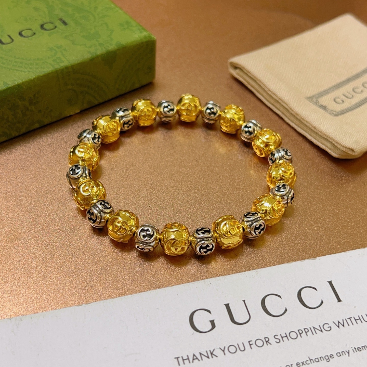NO:642100,Batch Gucci bracelets for men and women. The latest bracelets are of higher quality. Anger Forest series double-g bracelets of the same style for celebrities. Size: 16-24 cm. Don’t compare with the lower versions on the market. This one has a heavy texture. The details are distressed. It is not a bright version on the market. It is not a common one on the market. This one has been coming out. The best-selling model in Gucci. It is very good to match clothes, high-quality jewelry, gucci, and bracelets.19860909批 古驰手链男女同款 最新款手链档次更高明星同款Anger Forest系列双g手链 尺寸:16-24厘米 别拿市面上低版本做对比 这款是有质感沉感的 细节对版做旧处理 非市面亮面版型 非市面普通做这款一直在出 古驰里面热卖款 非常好搭配衣服,饰品精品,gucci,bracelet,Jewelry