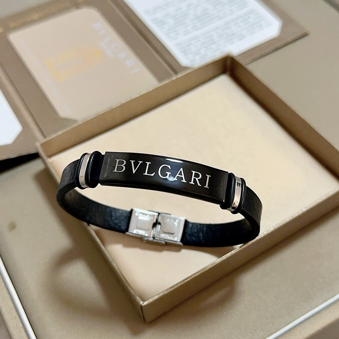 NO:642128,Batch. New BVLGARI BVLGARI Bracelet Braided Bracelet Thick Edition Platinum Version. High-end Seiko Version [Color] [Color] Many internet celebrities have the same style. Bvlgari bracelet is a test of the master's craftsmanship. It is not easy to ensure that every detail is in place [Color] [Color] High-end customization. Same style for men and women. Hermès is popular. 1:1 super fine star. The same K-gold texture, crafted with Seiko high-end craftsmanship.  It’s really amazing to use, fine jewelry, bottega veneta, hermes, bvlgari, bvlgari, bracelet19860909批.新款宝格丽BVLGARI手链手绳编织手绳加厚版 铂金版.高级精工版[色][色]众多网红同款 宝格丽手链太考验师傅的手艺了 要确保每个细节都到位不简单[色][色] 高端定制 男女同款 爱马仕火爆 1:1超精赞明星 同款 k金质感,精工高端工艺打造出炉. 上手真的赞爆,饰品精品,bottega veneta,hermes,bvlgari,bvlgari,bracelet,Jewelry