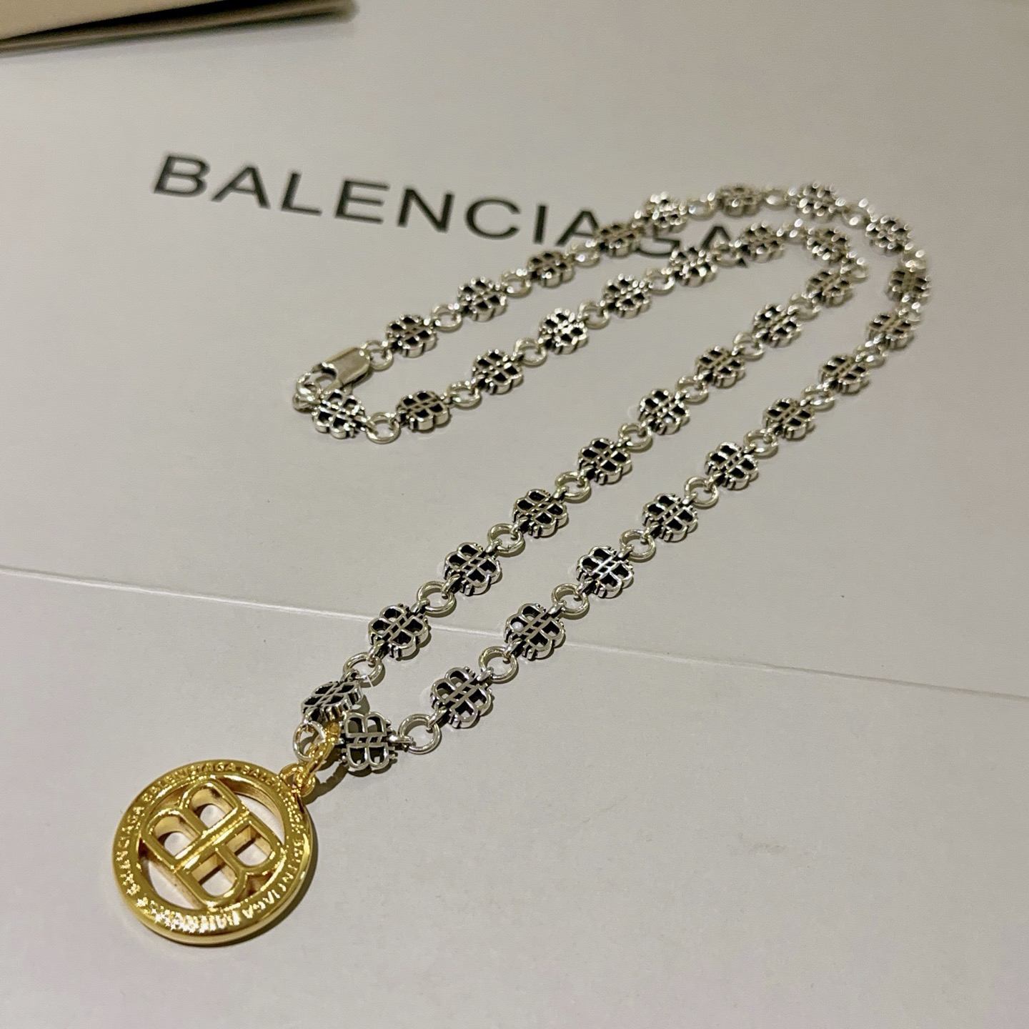 NO:642120,Batch original single goods new products Balenciaga necklace Balenciaga new necklace counter consistent fine details workmanship every detail process in place fine design craftsmanship hot models shipped unique design retro style Balenciaga necklace, jewelry boutique, balenciaga, balenciaga, necklace19860909批 原单货新品 巴黎世家项链 Balenciaga 新款项链专柜一致 细节做工精细 每个细节流程到位 设计工艺精细 火爆款出货 设计独特 复古风格 巴黎世家项链,饰品精品,balenciaga,balenciaga,necklace,Jewelry