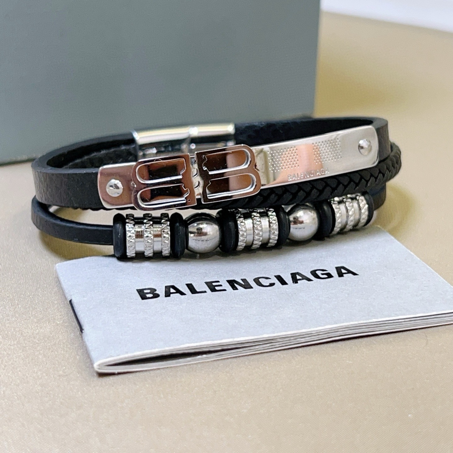 NO:642134,Batch new products for sale Balenciaga's latest model of hand-made leather rope bracelet with higher grade of pure handmade cowhide material. Same style as Anger Forest series double G classic series retro bracelets and bracelets with details. Distressed version. Non-market glossy version. This one has been on sale. Balenciaga's best-selling model. Very good to match with trendy clothes. Size 20 22cm, fine jewelry, balenciaga, bracelet, cowhide.19860909批 新品发售 巴黎世家手绳皮绳手环最新款纯手工牛皮材质档次更高明星同款Anger Forest系列双G经典款系列复古手链手绳 细节对版做旧处理 非市面亮面版型 这款一直在出 巴黎世家里面热卖款 非常好搭配潮流衣服码数20 22cm,饰品精品,balenciaga,bracelet,cowhide,Jewelry